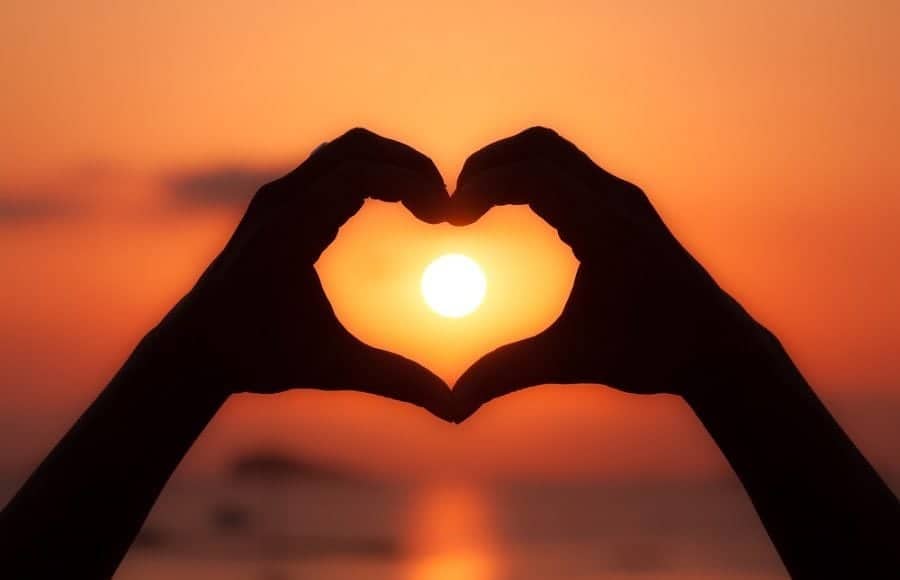 L’Amour comme source de vie, invisible et indivisible